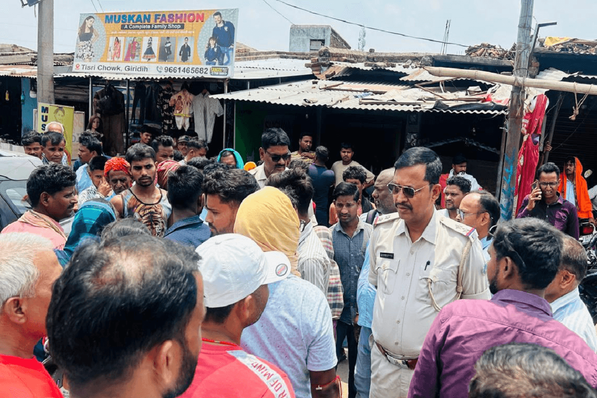 गिरिडीह के तिसरी में सड़क दुर्घटना में युवक की मौत, आक्रोशित लोगों ने किया सड़क जाम