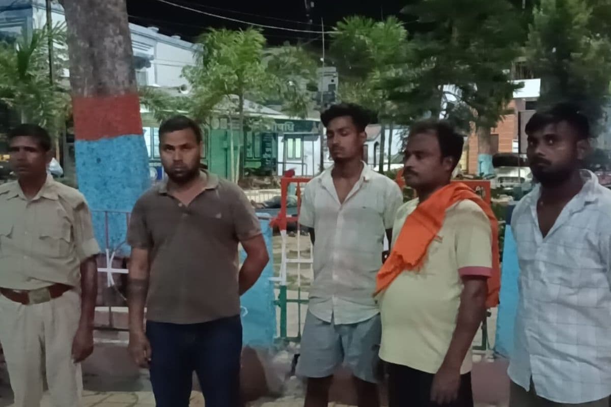 Gopalganj news: तेज रफ्तार ट्रक ने साइकिल सवार मजदूर को कुचला