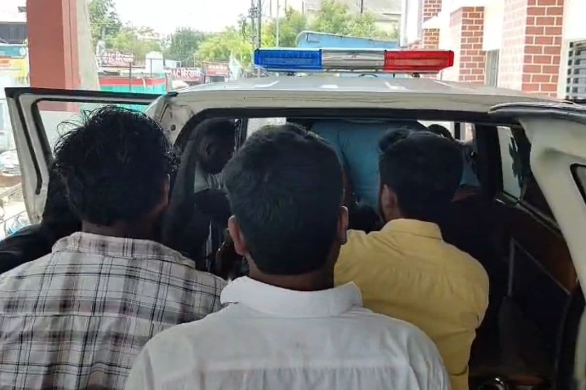 मां की डांट से लड़की ने घर में लगाया फंदा, गंभीर हालत में पटना रेफर