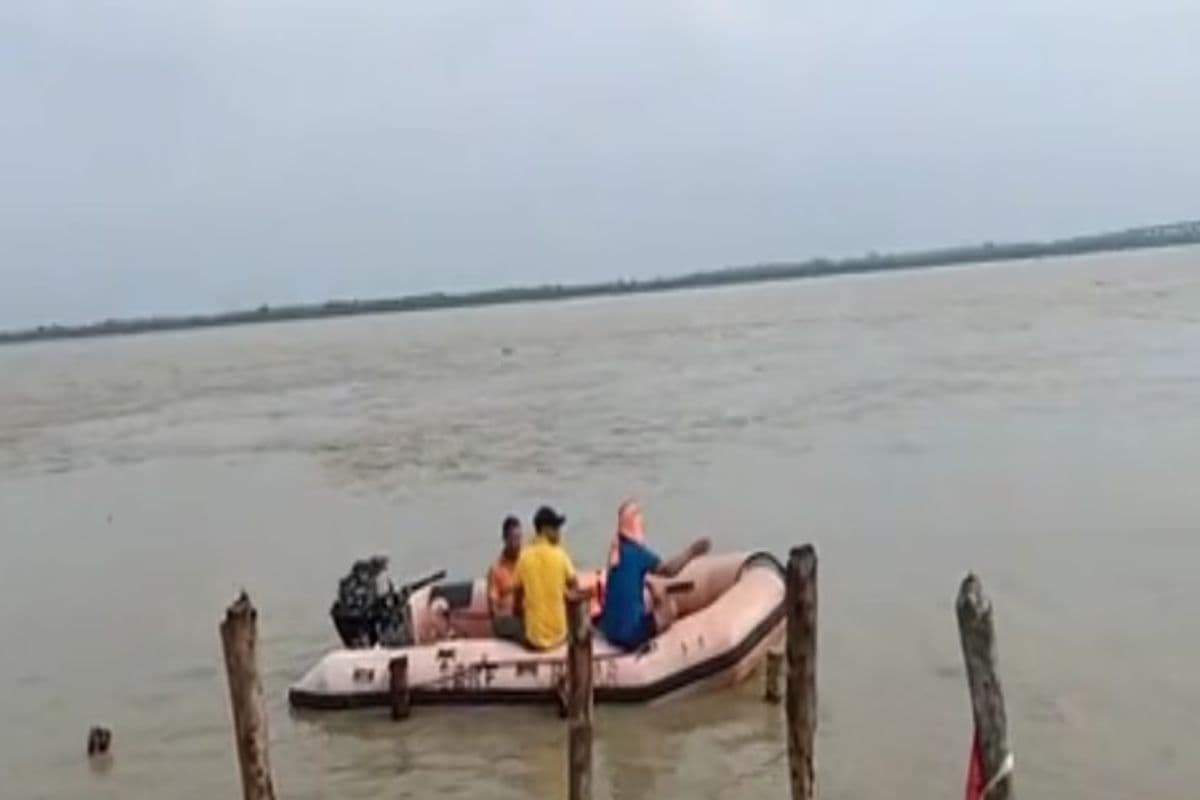 गोपालगंज में बड़ा हादसा: नाव पलटी, तीन किशोरियां नदी में डूबीं
