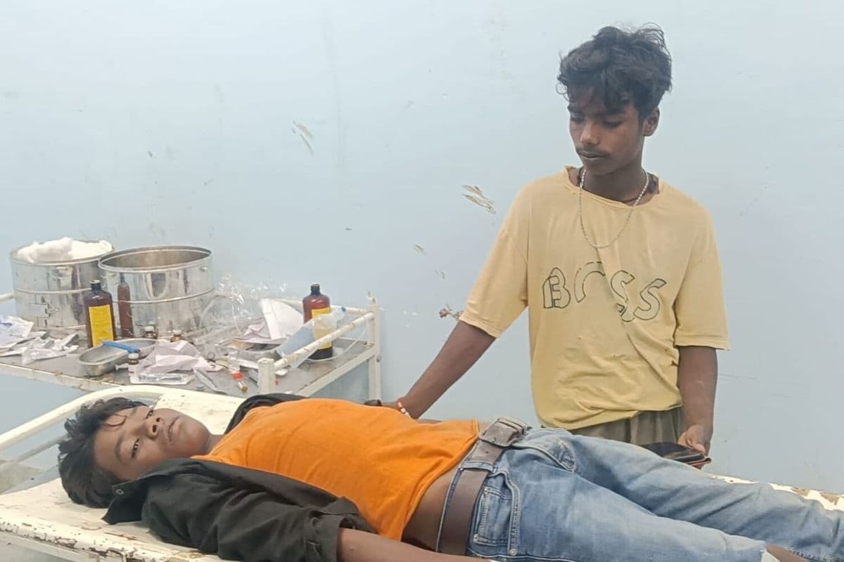गोपालगंज में तेज रफ्तार ट्रैक्टर का कहर, बाइक सवार तीन युवक घायल