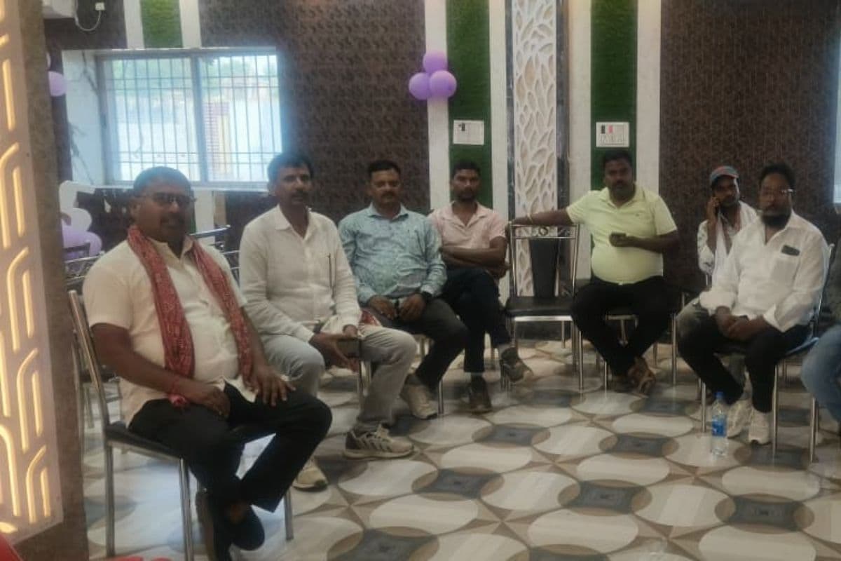 गुमला में महंगाई का झटका: JCB का भाड़ा बढ़कर हुआ 1400 रुपये प्रति घंटा, ट्रैक्टर लोडिंग का रेट भी तय