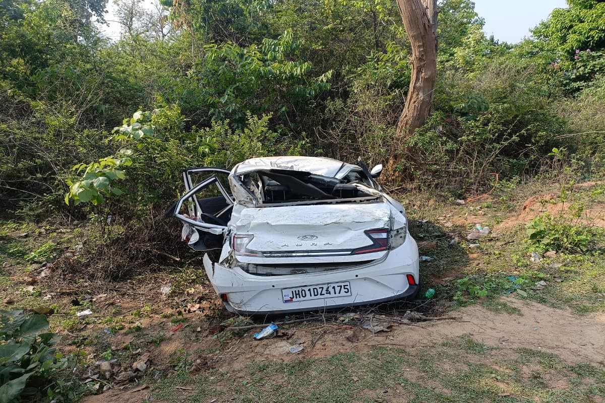 नशे में गाड़ी चलाना पड़ गया भारी, सड़क दुर्घटना में छात्र की मौत; दो गंभीर
