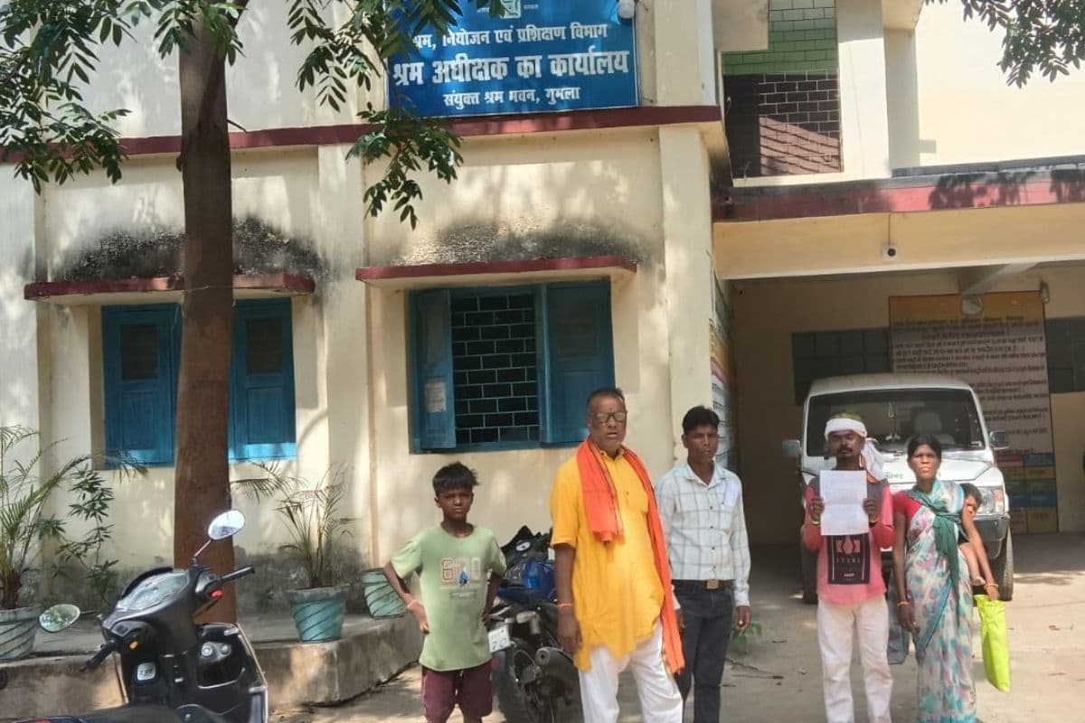 बनारस के ईंट भट्ठे में गुमला के मजदूरों को बनाया बंधक, मारपीट कर बिना मजदूरी दिए भगाया 