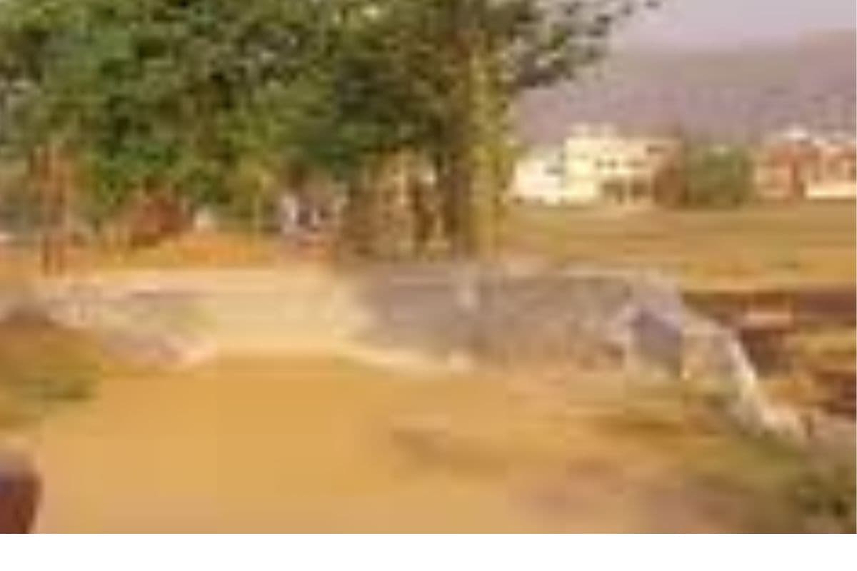 हल्की बारिश ने बढ़ाई मुश्किलें, तिलौथू-तुतला भवानी मार्ग बदहाल