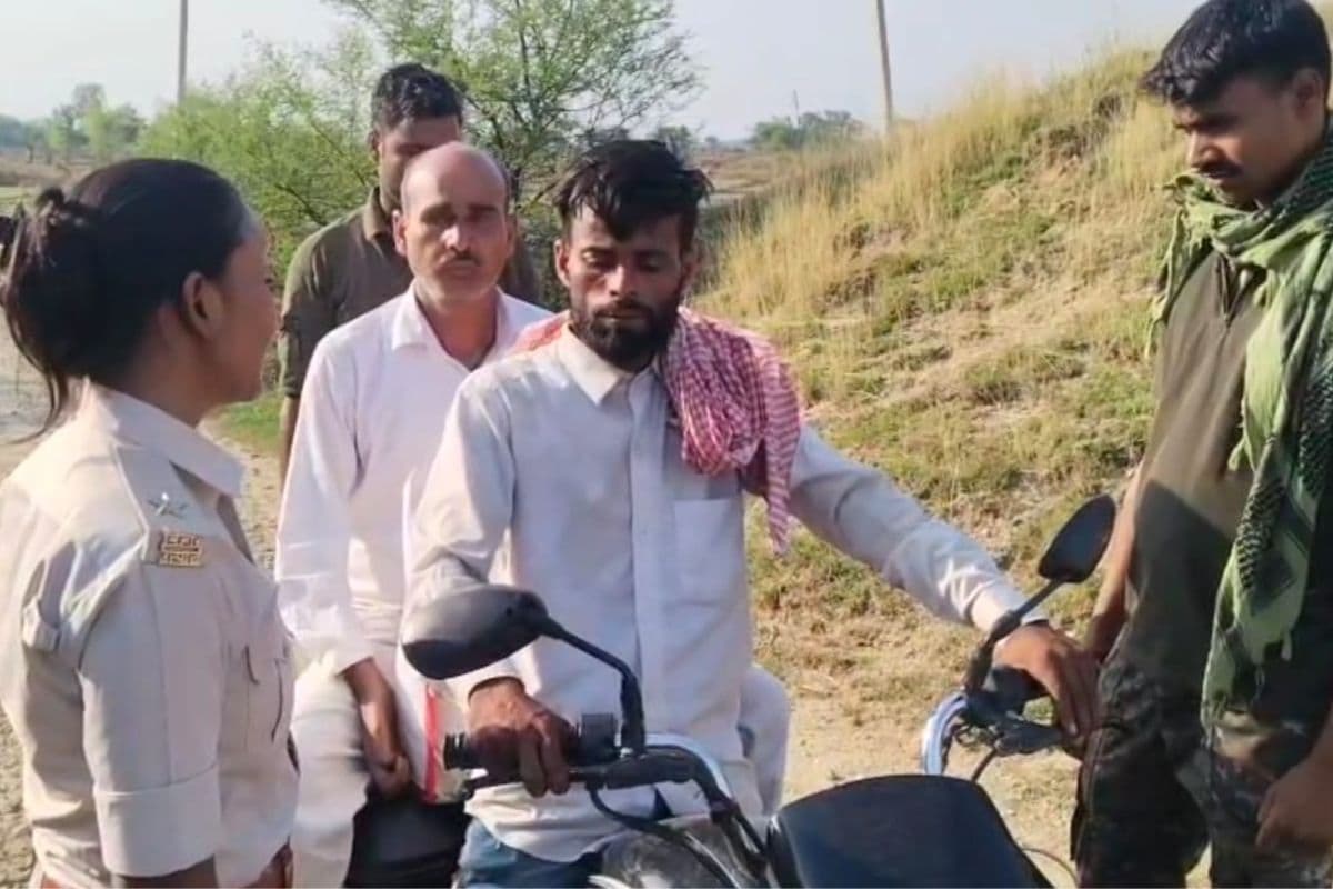 कोइरीडीह चेक पोस्ट पर उत्पाद विभाग की बड़ी कार्रवाई, तीन किलो गांजा के साथ दो तस्कर गिरफ्तार