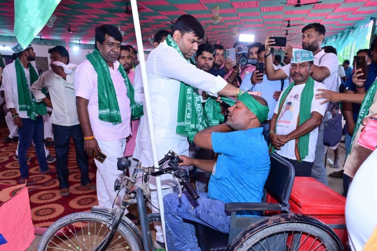 Hajipur News: हरा गमछा पर गरमाई सियासत, मुकेश रौशन ने सरकार को लेकर
