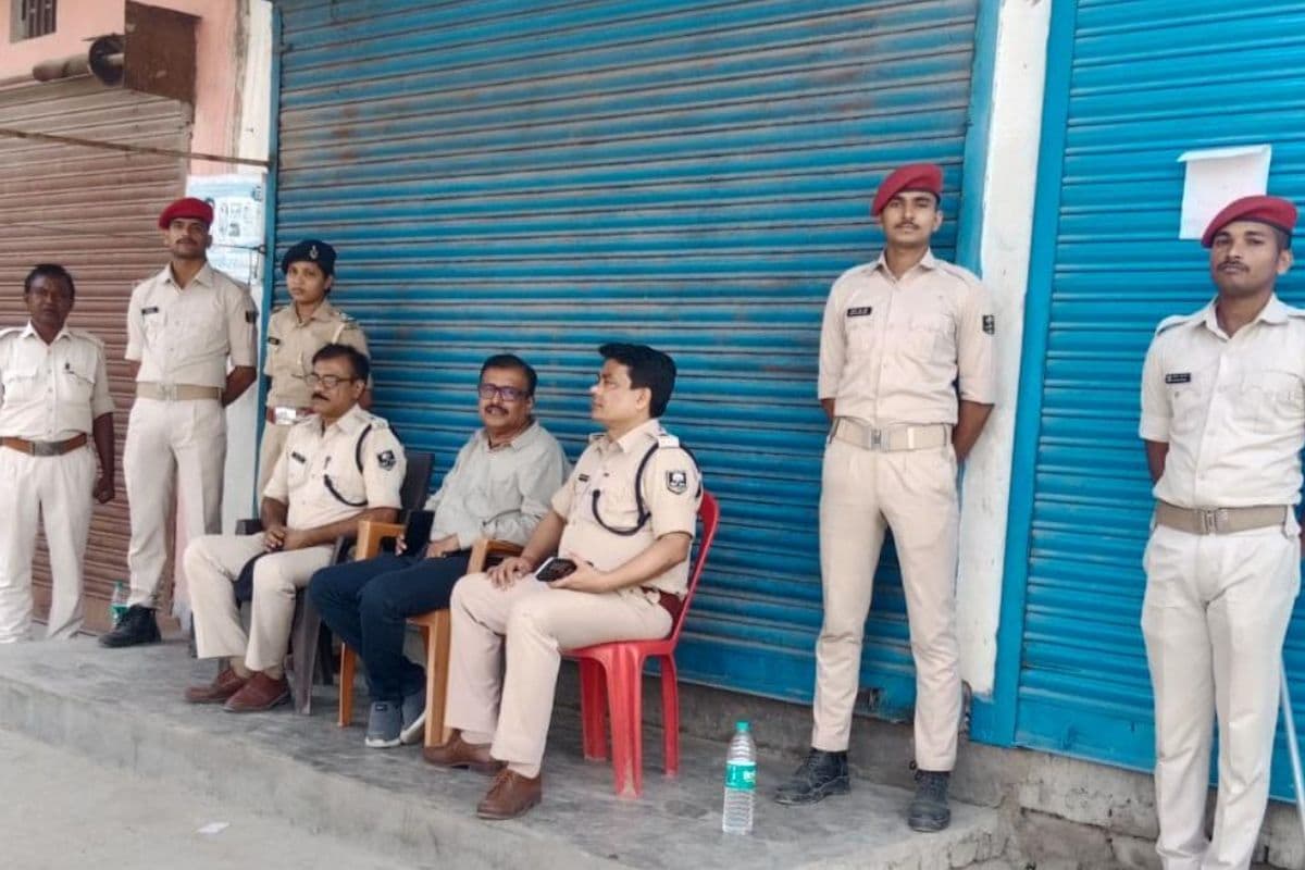 महुआ में शांतिपूर्ण माहौल में मनाया जा रहा बकरीद पर्व, प्रशासन रहा मुस्तैद