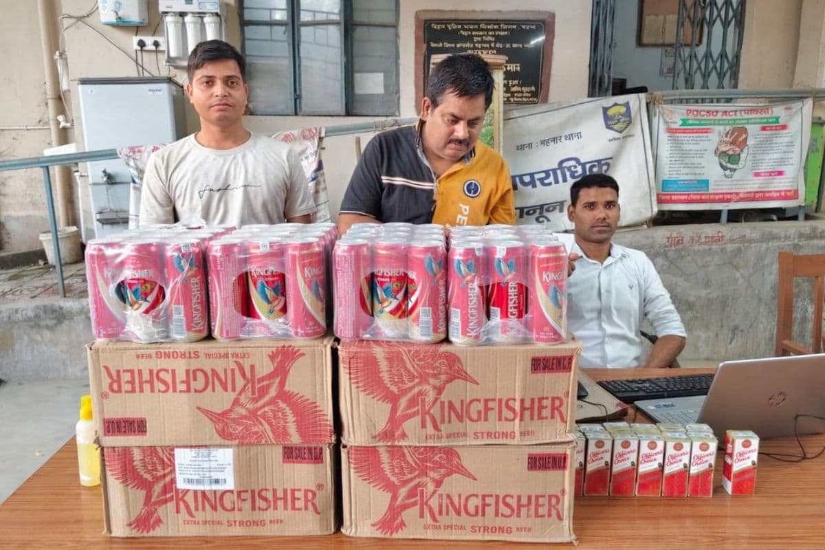महनार में शराब कारोबारियों पर पुलिस का शिकंजा, घर से 74 लीटर विदेशी शराब बरामद