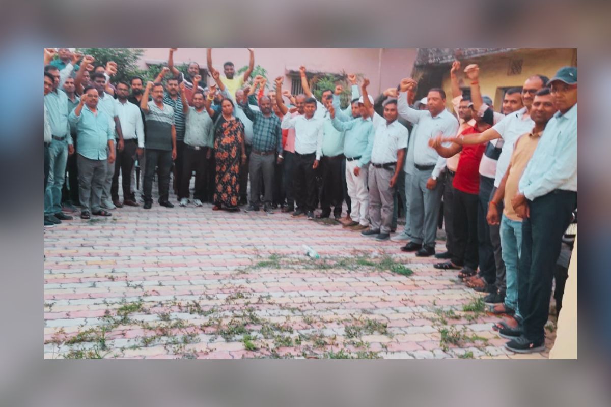 हजारीबाग : खराब परीक्षा परिणाम पर डीईओ का एक्शन, शिक्षकों से मांगा गया स्पष्टीकरण