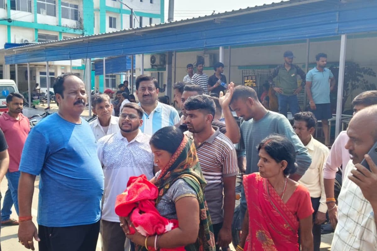 Hazaribagh: 24 घंटे में 4 मौत पर शेख भिखारी मेडिकल कॉलेज में हंगामा, डीसी ने बैठाई जांच कमिटी