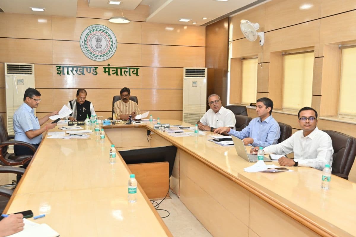 ओडिशा-छत्तीसगढ़ से बेहतर हुआ झारखंड का खनन राजस्व, CM हेमंत सोरेन ने की समीक्षा बैठक