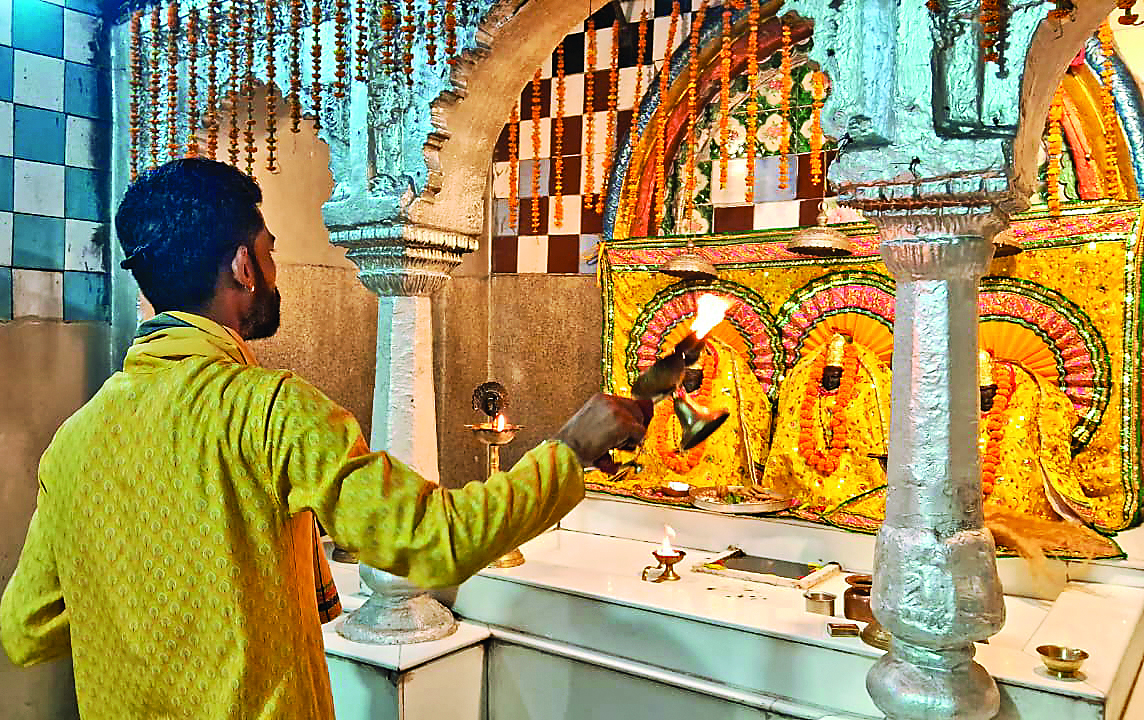 Aurangabad News. देव सूर्य मंदिर में स्थापित भगवान की करें दिव्य दर्शन