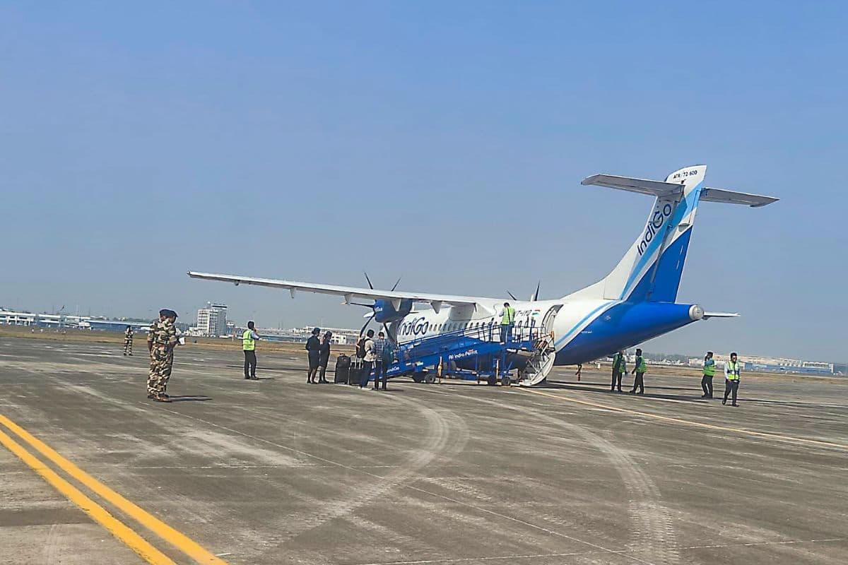 इंडिगो फ्लाइट में बड़ा हादसा: पावर बैंक में लगी आग, स्लाइडर से निकाले गए सभी यात्री