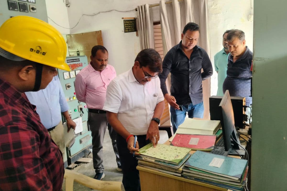 भीषण गर्मी में बिजली आपूर्ति दुरुस्त रखने का निर्देश, JBVNL निदेशक ने किया सबस्टेशनों का निरीक्षण