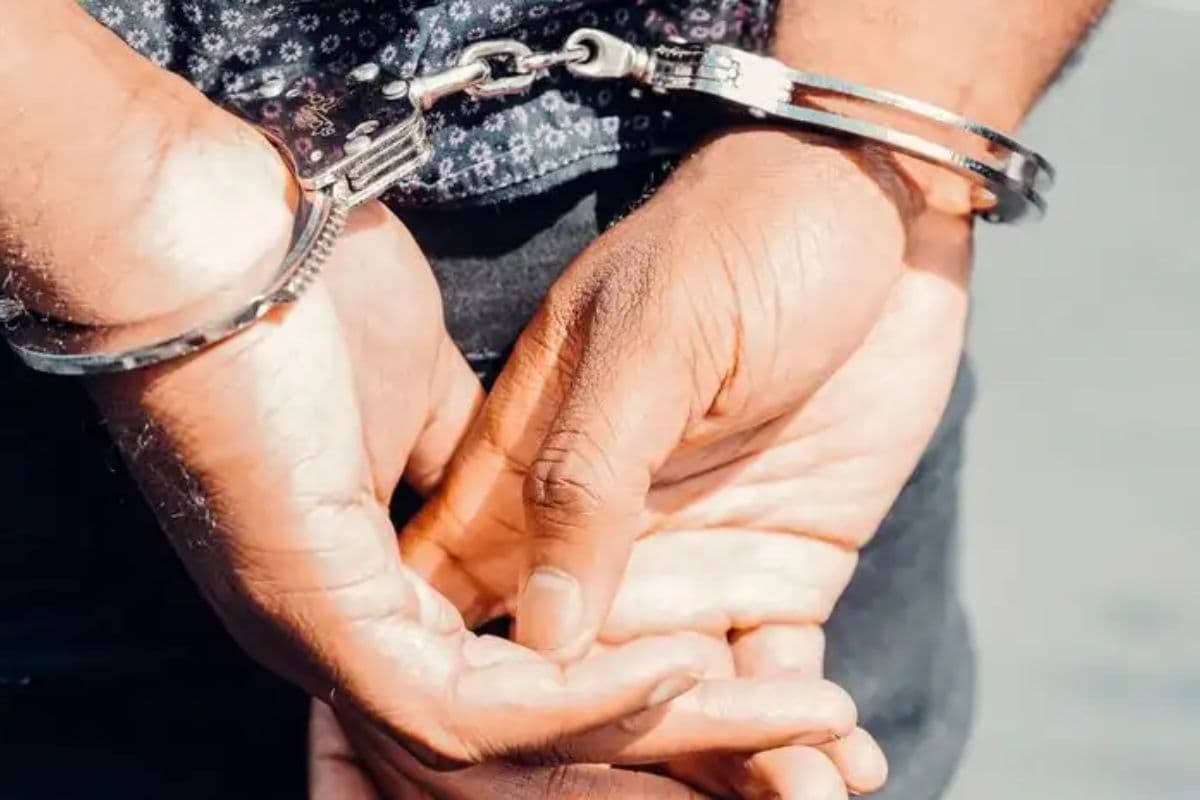 पाकिस्तानी हैंडलर्स से चैट करता था मुजफ्फरपुर का युवक, ATS ने दबोचा, मोबाइल से खुलेंगे कई राज