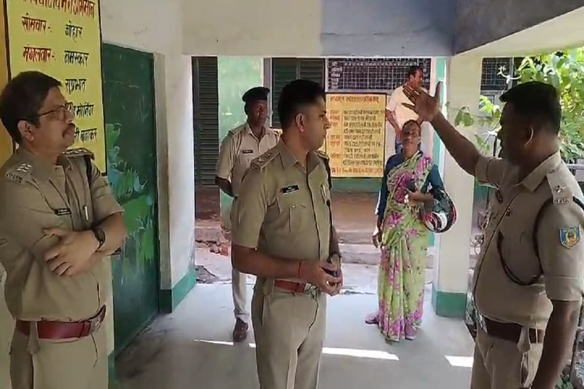 जमशेदपुर के परसुडीह स्कूल परिसर में मिला अज्ञात किशोरी का शव बरामद, गला दबाकर की हत्या