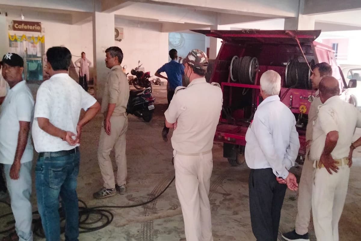 जमशेदपुर के एमजीएम कॉलेज की लाइब्रेरी में बैट्री किया ब्लास्ट, मची अफरा-तफरी