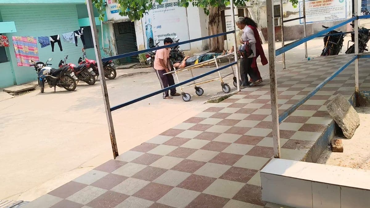 जमुई में बाइक से गिरकर गंभीर रूप से घायल हुई शिक्षिका, सिर में लगी चोट