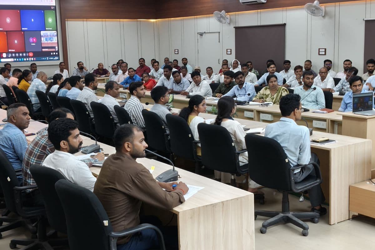 जमुई में फार्मर रजिस्ट्री में लापरवाही पर डीएम सख्त, खराब प्रदर्शन वाले अधिकारियों पर होगी कार्रवाई