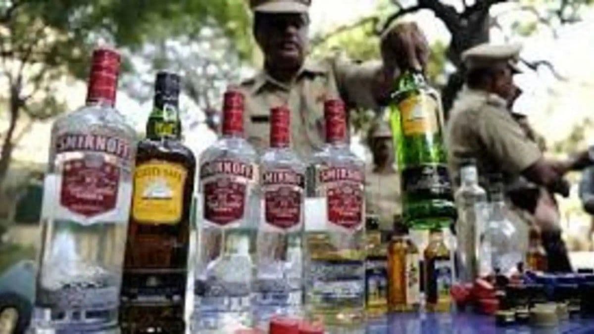 जमुई में लग्जरी कार से लाखों की विदेशी शराब बरामद, 30KM तक पीछा कर पुलिस ने पकड़ी खेप