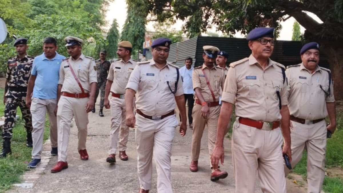 जमुई में चरकापत्थर थाना में जन संवाद, ग्रामीणों ने एसपी के सामने रखीं सड़क और स्वास्थ्य व्यवस्था की मांग