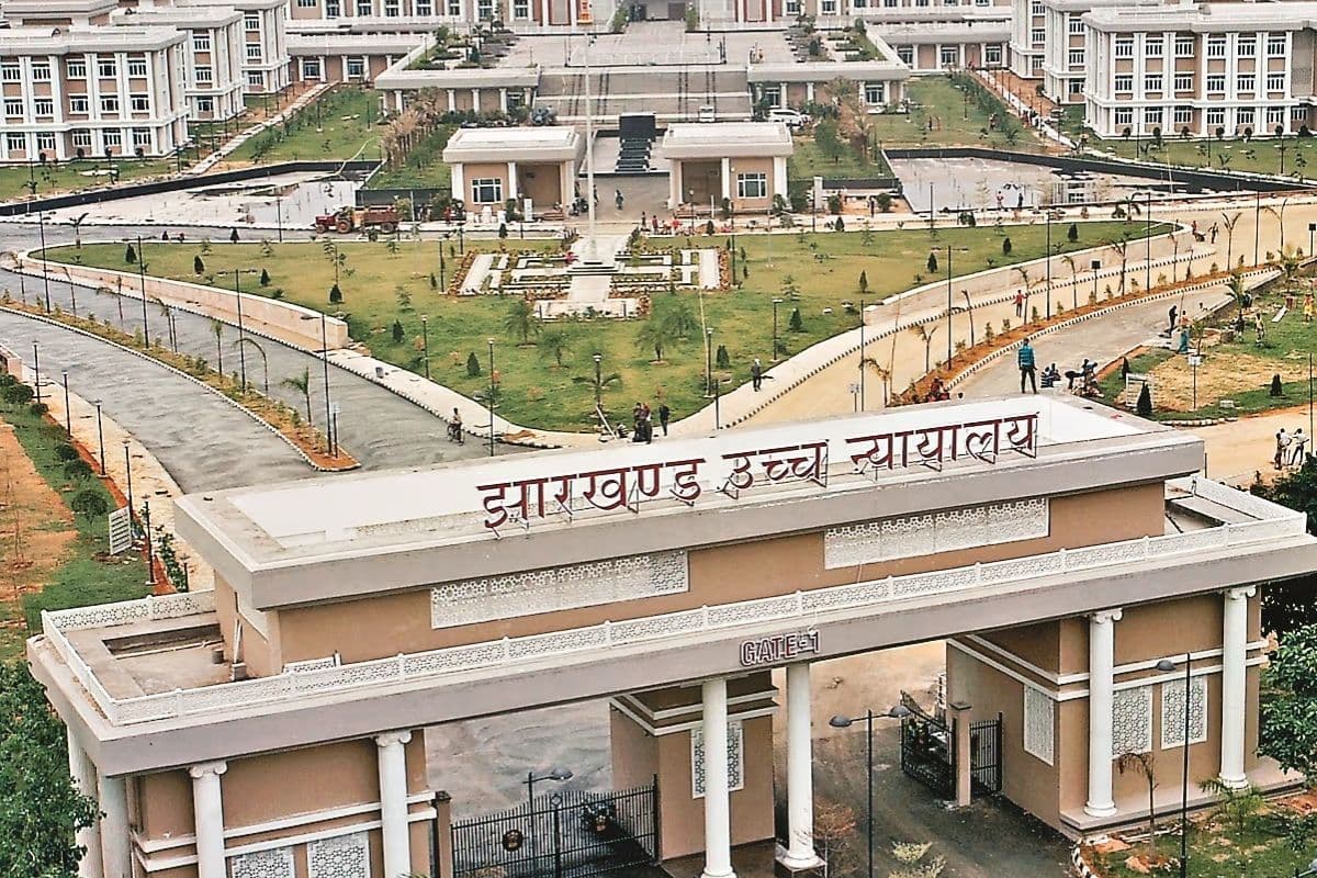 झारखंड हाईकोर्ट में झूठा शपथ पत्र देना पड़ा भारी: रांची के सुखदेव नगर जमीन विवाद में महादेव उरांव को अवमानना नोटिस