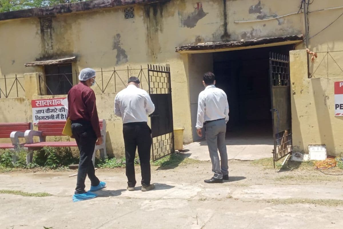 62 घंटे बाद जंगल से निकला नक्सली का शव: चाईबासा में हुआ पोस्टमार्टम, 5वीं से ही थामी थी बंदूक