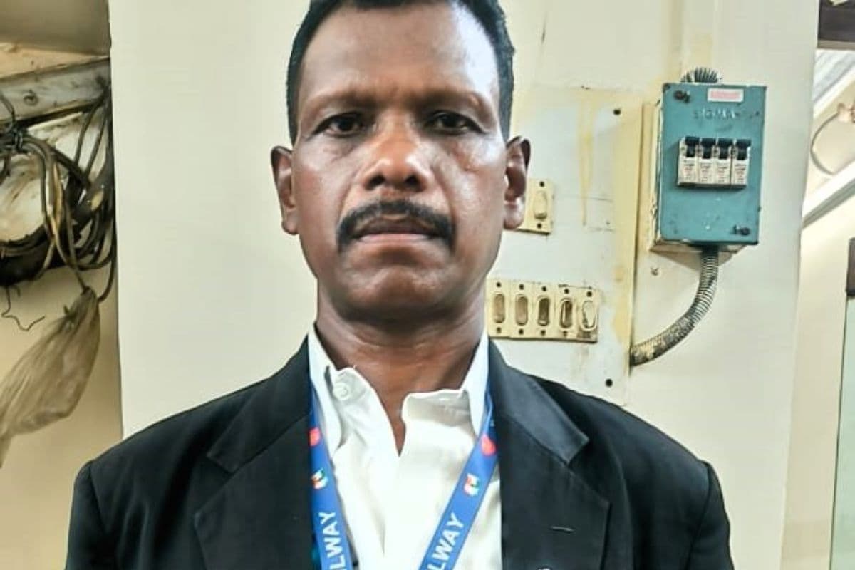 हाजीपुर का विजिलेंस इंस्पेक्टर बनकर धौंस दिखा रहा था यात्री, धनबाद के TTE की सूझबूझ से खुली पोल