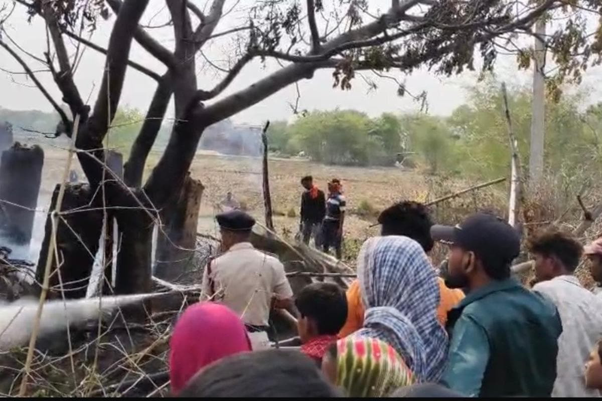 कैमूर के करौंदी गांव में भीषण आग से हाहाकार, लाखों की संपत्ति जलकर राख