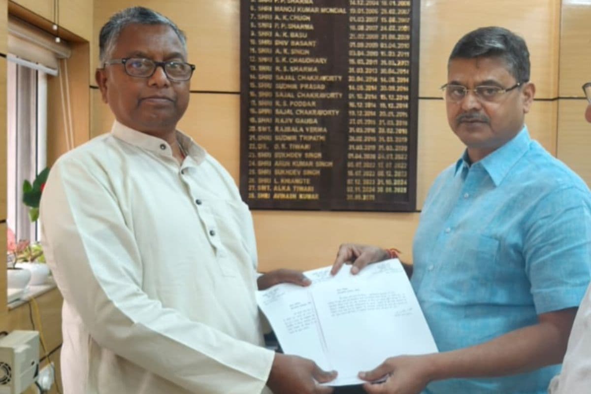 Khunti: मुख्य सचिव से मिले खूंटी सांसद कालीचरण मुंडा, 500 बेड अस्पताल जल्द शुरू कराने की मांग