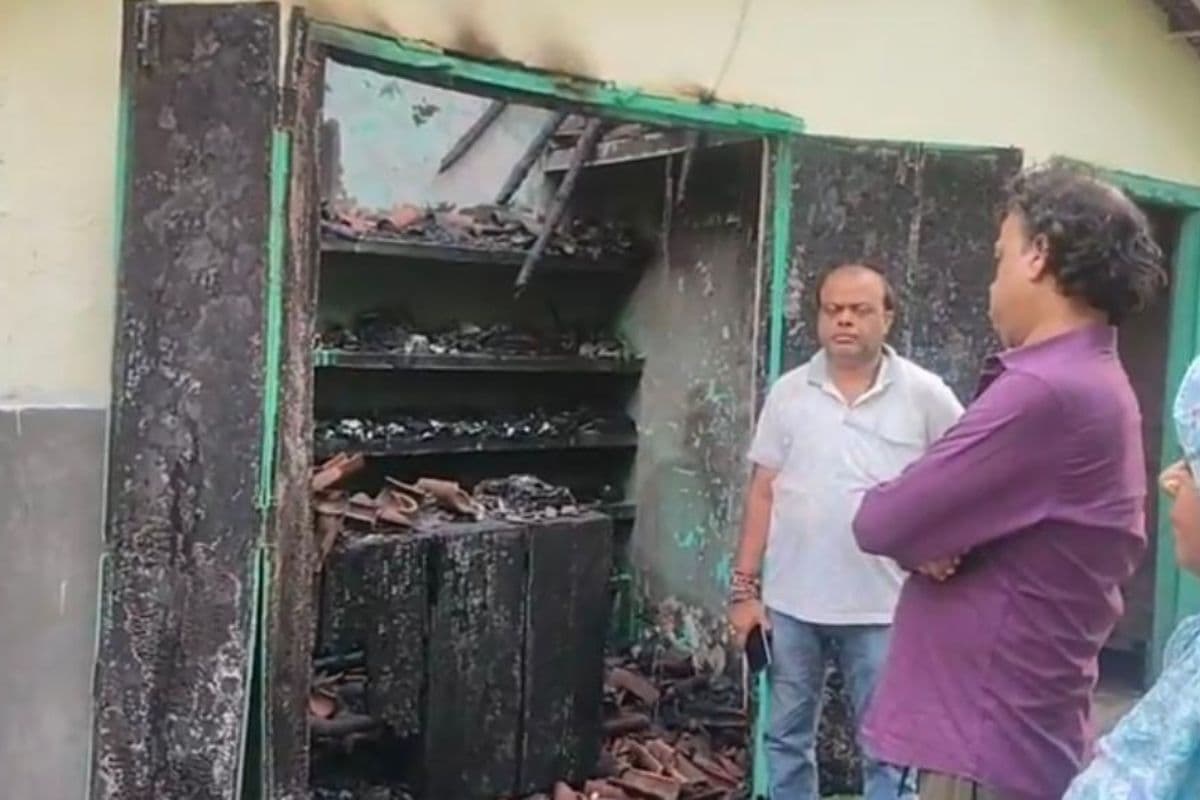 खगड़िया में 45 साल पुराने क्लिनिक में देर रात लगाई आग, CCTV में कैद हुए नकाबपोश बदमाश