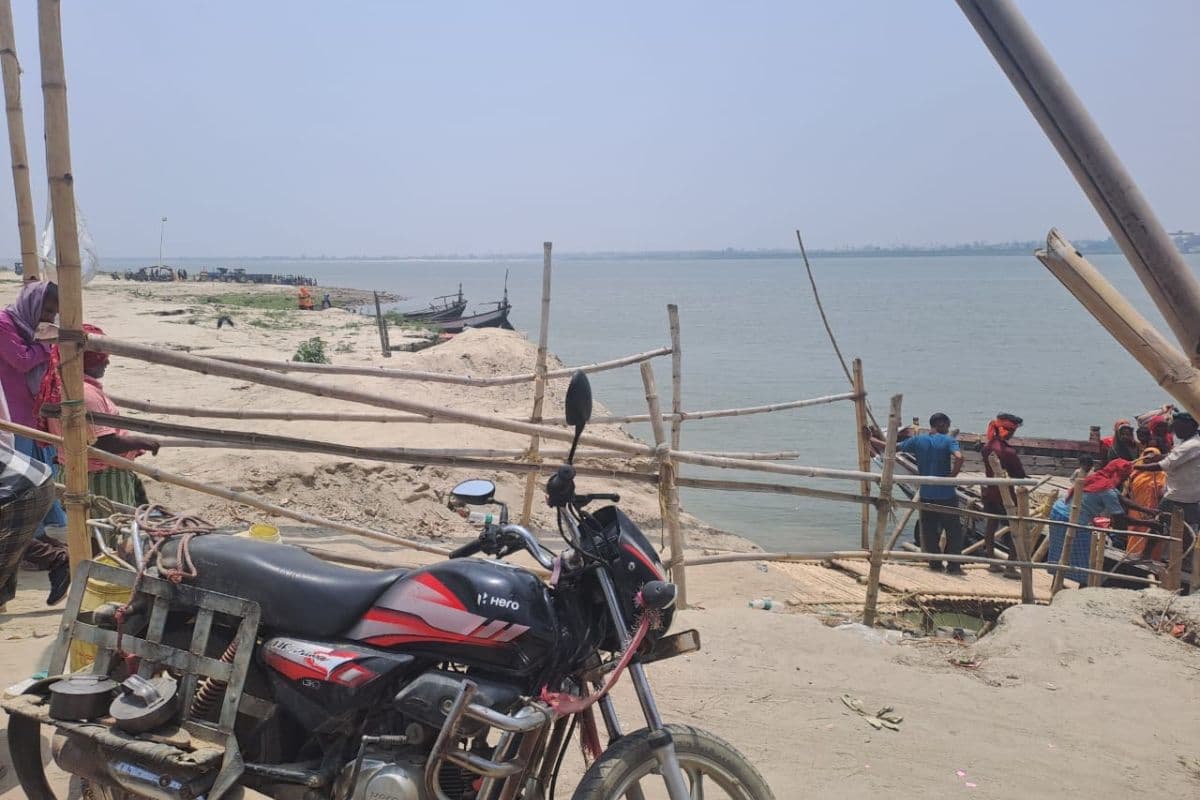 खगरिया में भीषण गर्मी से सूना पड़ा अगुवानी गंगा घाट, यात्रियों की कमी से नाविक और दुकानदार परेशान