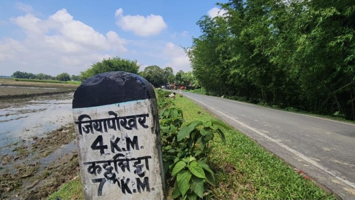 जियापोखर–कद्दूभिट्ठा सड़क चौड़ीकरण ठप, किशनगंज में ग्रामीणों में आक्रोश, आंदोलन की चेतावनी