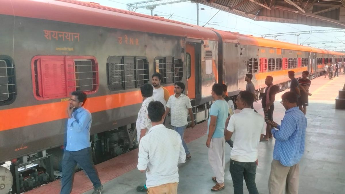 किशनगंज में घंटों लेट चली ट्रेनें, यात्रियों ने रेलवे की व्यवस्था पर उठाए सवाल