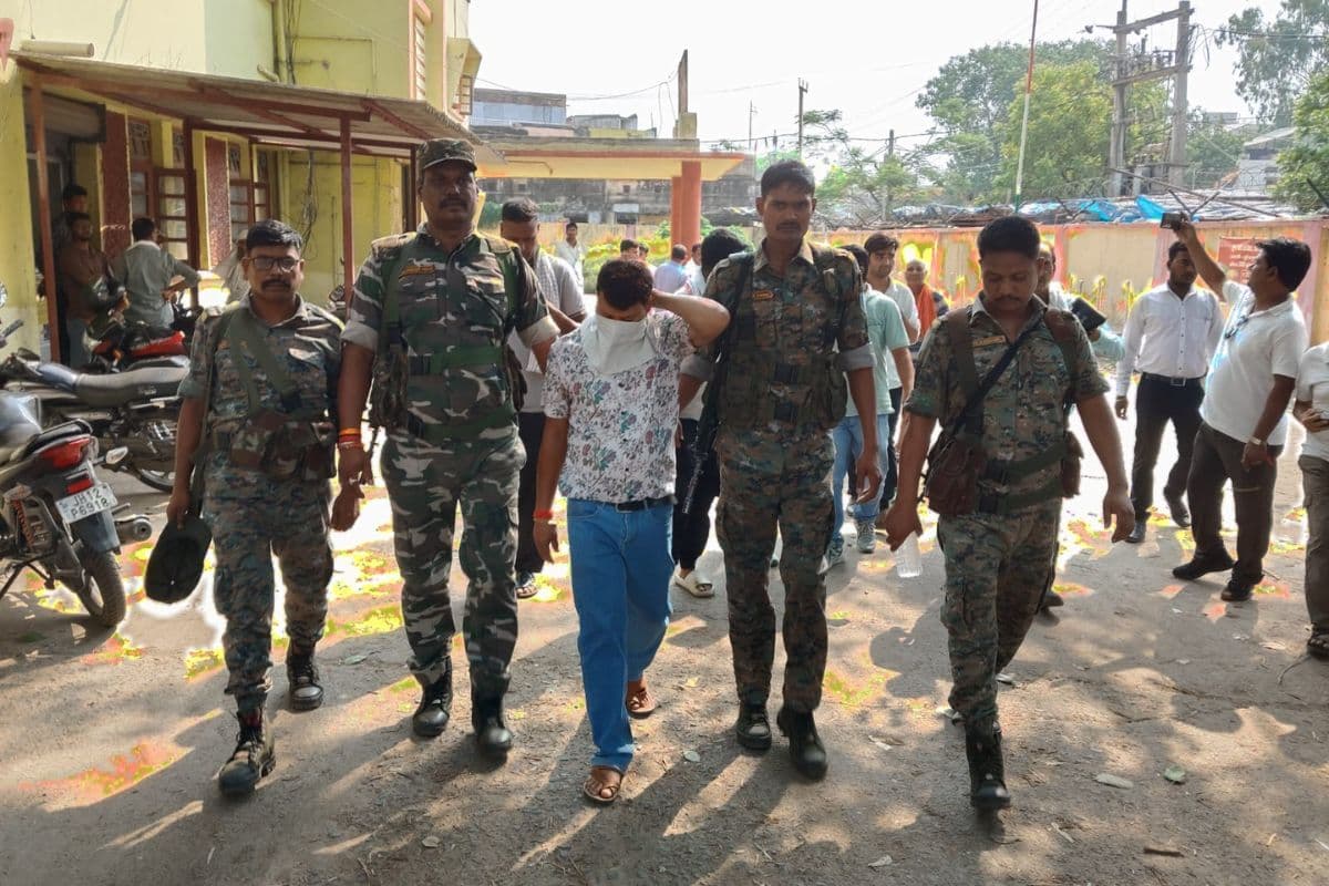 कोडरमा में घूसखोर लाइनमैन पर ACB का हंटर, 5 हजार रिश्वत लेते रंगेहाथ गिरफ्तार