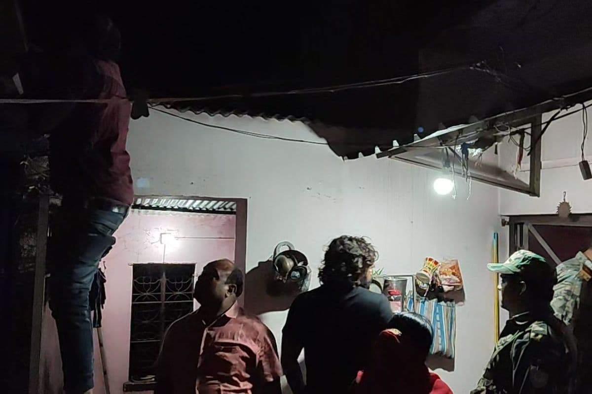 Koderma News: मां-भाई गए थे बाजार, उसी वक्त 9वीं की छात्रा ने दी जान, 15 दिनों से थी डिप्रेशन में
