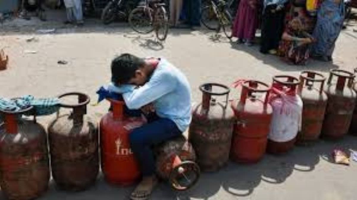 LPG Supply Update: किशनगंज में एलपीजी का संकट खत्म, डीएम विशाल राज ने कहा- पर्याप्त स्टॉक उपलब्ध