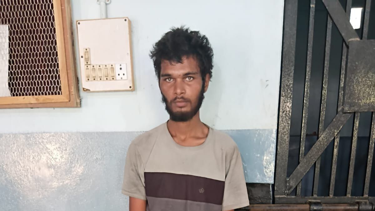 लखीसराय में चोरी मामले का NBW वारंटी गिरफ्तार, NH-80 किनारे 48 लीटर महुआ शराब बरामद