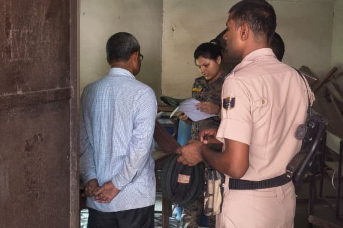 लखीसराय में मध्य विद्यालय इंदुपुर में चोरी, ताला तोड़कर ले गए बेंच-डेस्क और सामान