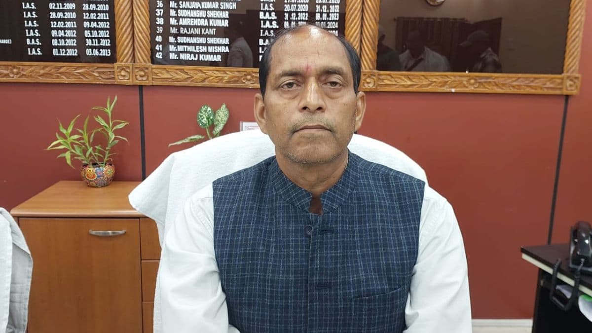 लखीसराय में हड़ताल पर गए 15 पंचायत सचिव निलंबित, डीएम ने जारी किया सख्त आदेश