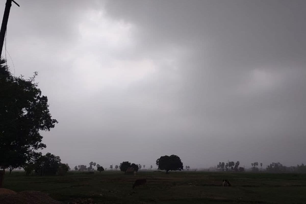 लखीसराय में आंधी-बारिश से बदला मौसम, लोगों को भीषण गर्मी और लू से मिली राहत