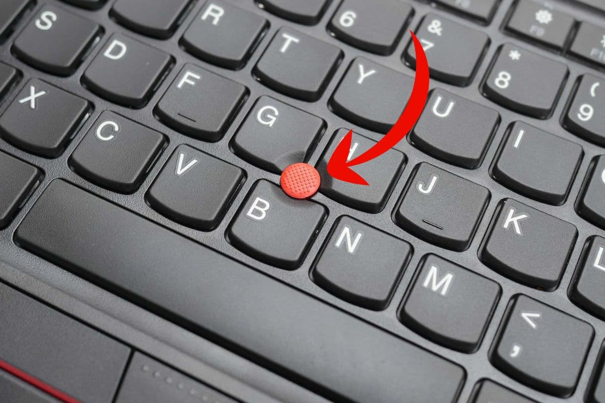 Lenovo ThinkPad के कीबोर्ड पर दिखने वाला ये लाल बटन आखिर काम क्या करता है? कई लोग नहीं जानते जवाब