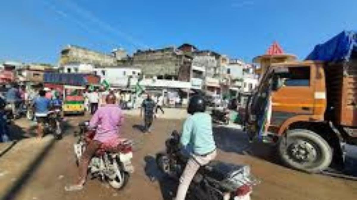 मधेपुरा में वटसावित्री पर्व पर शहर के कई चौक-चौराहों पर लग सकता है जाम, सुबह से बढ़ी वाहनों की भीड़