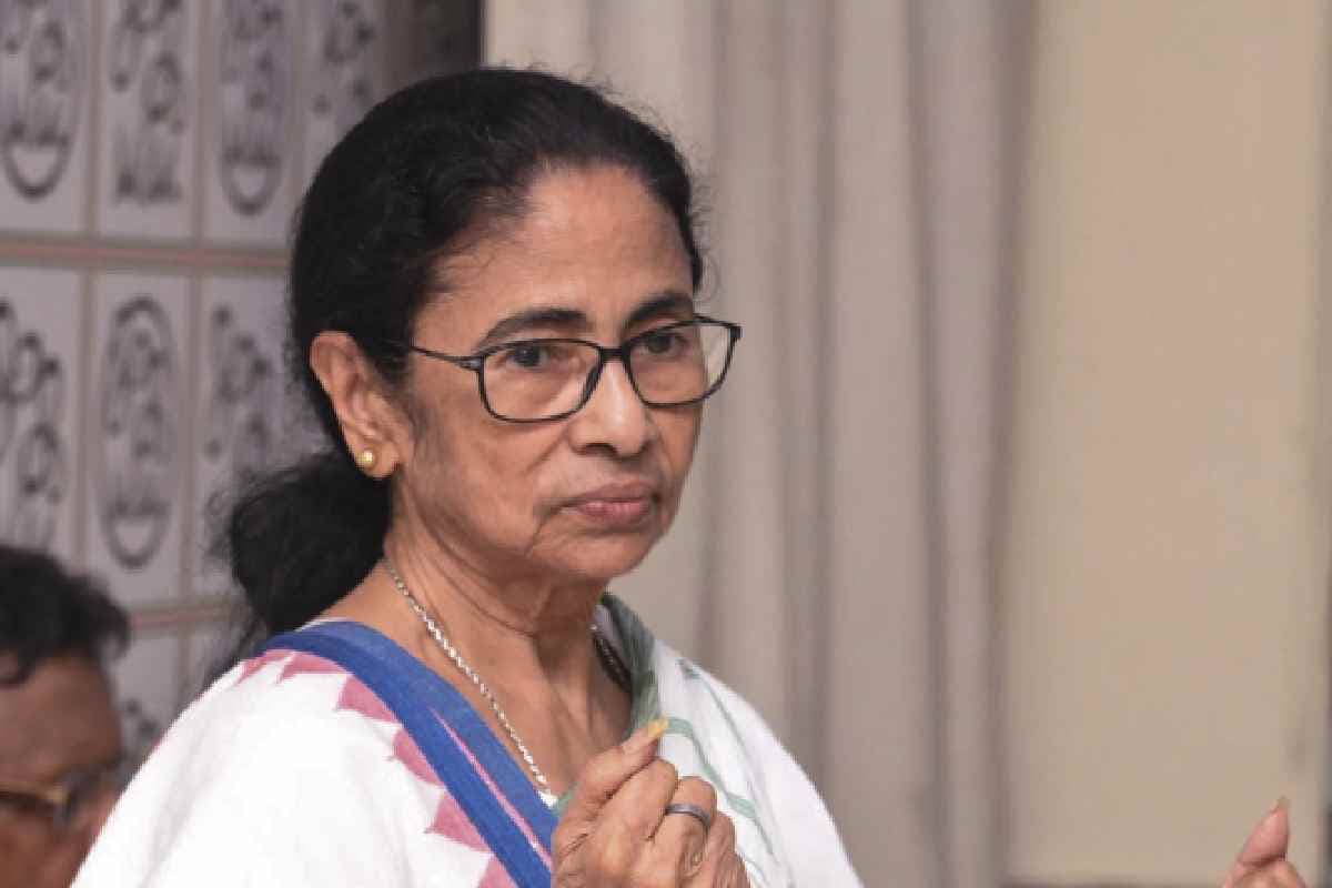 ममता बनर्जी का आरोप, बोलीं- अभिषेक को अस्पताल में भर्ती होने से रोकने की कोशिश हुई