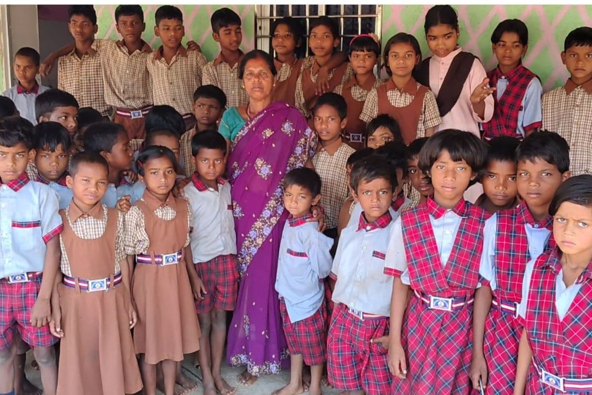 ममता की प्रतिमूर्ति बीजो देवी: गुमला में 52 अनाथ बच्चों के लिए बनीं 'यशोदा मां', माड़ पिलाकर पाला-पोसा