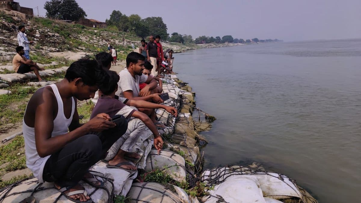 मुंगेर जिले में गंगा स्नान के दौरान 9 वर्षीय बालक डूबा, सिंधिया इंग्लिश घाट पर मची अफरा-तफरी