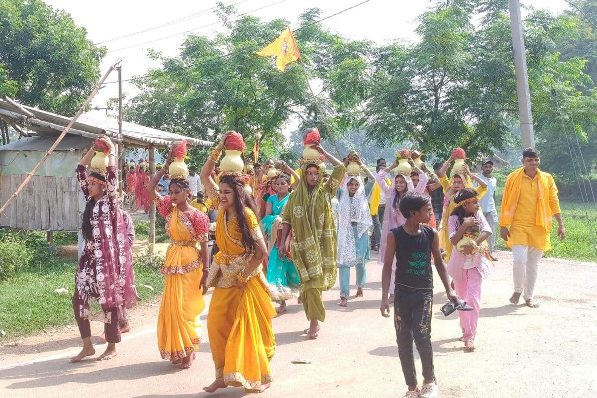 मुंगेर में 551 कन्याओं की कलश यात्रा से भक्तिमय हुआ कठनी गांव, जय श्रीराम के जयघोष से गूंजा इलाका