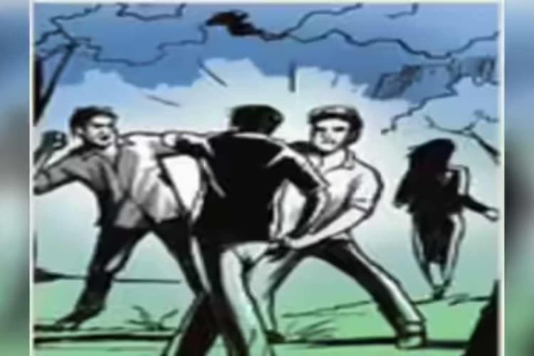 मुजफ्फरपुर: हथियार से लैस गुट ने पिता-पुत्र को घायल किया, प्राथमिक इलाज के बाद रेफर किया