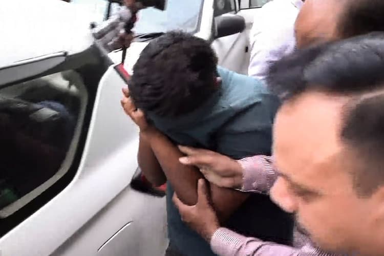 NEET पेपर लीक केस: मास्टरमाइंड गिरफ्तार! सीबीआई जांच में पूरे रैकेट का भंडाफोड़